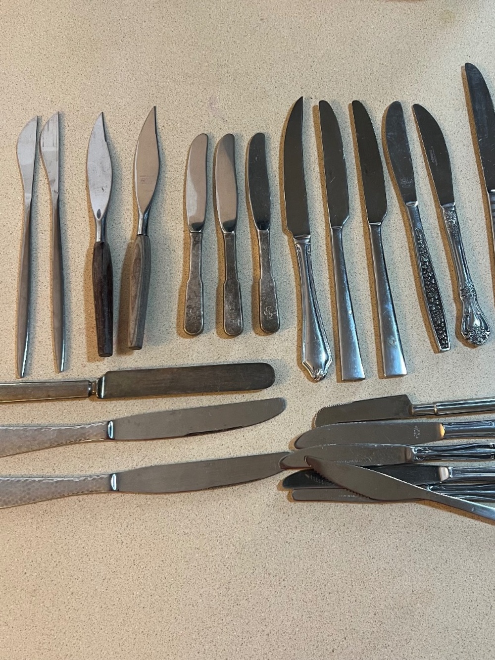 Lot of dinner knives (Oneida, Regal, Roger’s and more)